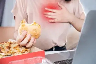 อาหารมัน ของทอดสาเหตุของอาการแสบร้อนกลางอก